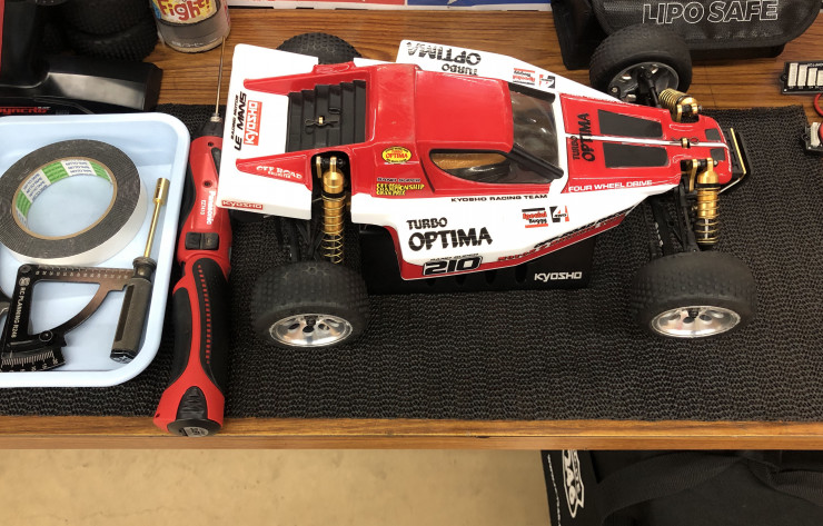 KYOSHO RC BLOG　ターボオプティマをインドアカーペットコースでテスト！