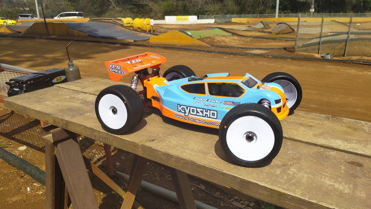 KYOSHO RC BLOG　いざサーキットに。。